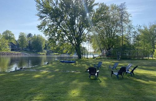 Severn Bridge Cottage | Newly Renovated Cozy Waterfront Muskoka Cottage