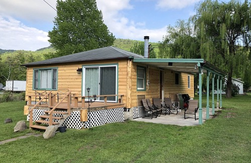 Huletts Landing House | Newly renovated Cabin with Private water access.