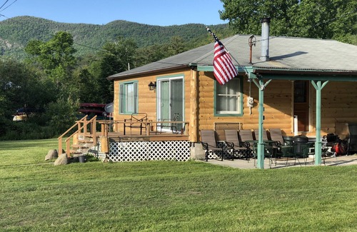 Huletts Landing House | Newly renovated Cabin with Private water access.