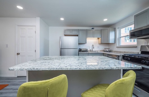 Carnegie Apartment | Newly Renovated Carnegie Melon