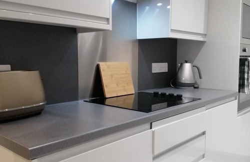 Anfield House | Newly Renovated, Clean and Spacious home close to Anfield and Everton Stadium