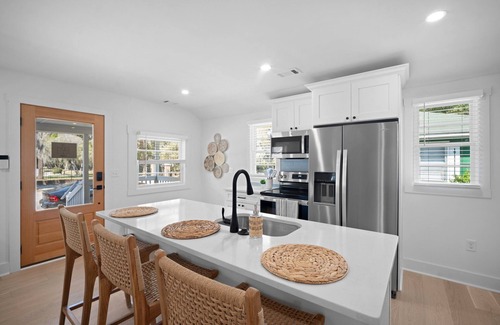 Northwest Quadrant House | Newly Renovated Coastal Cottage - Downtown Beaufort