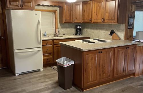 Three Lakes Cabin | Newly Renovated Cottage