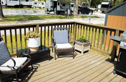 Fidelity Cabin | NEWLY renovated cottage located right off I-44 near Joplin, MO
