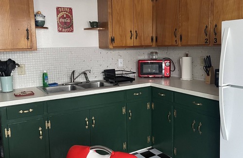 Barre House | Newly renovated downstairs 3 bed apartment for working traveling professionals