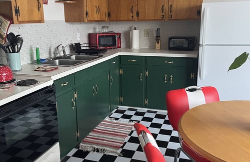 Barre House | Newly renovated downstairs 3 bed apartment for working traveling professionals