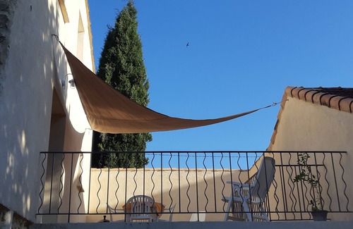 Aubignan House | Newly renovated duplex with large terrace