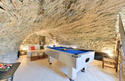 Leynhac House | Newly renovated fort with panoramic landscape view jacuzzi & billiard