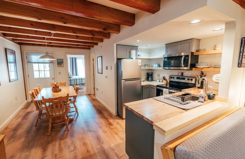 Sunday River Area Apartment | Newly Renovated/Furnished Condo, just 3 min to Sunday River!
