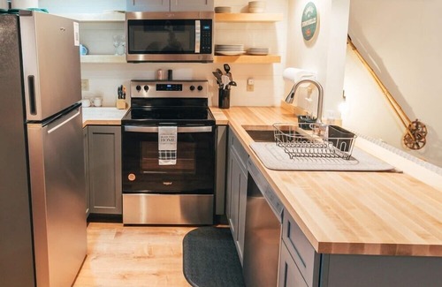 Sunday River Area Apartment | Newly Renovated/Furnished Condo, just 3 min to Sunday River!