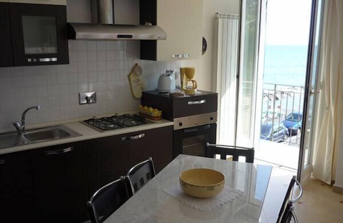 Imperia Apartment | Newly renovated old apartment with all comforts, directly by the sea