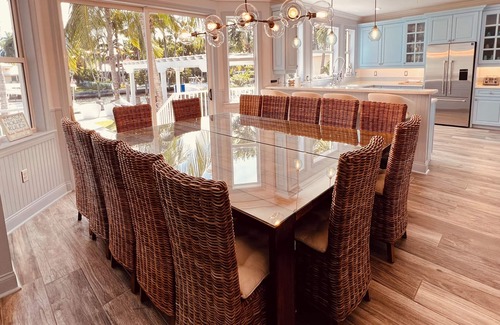 Northeast Miami House | Newly Renovated modern waterfront beachhouse with 9 beds. Sleeps 18