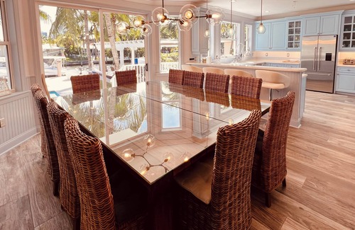 Northeast Miami House | Newly Renovated modern waterfront beachhouse with 9 beds. Sleeps 18