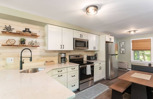 Conway House | Newly Renovated Private Home-minutes from Outlets and Skiing