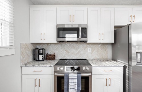 Brownsburg House | Newly Renovated Retreat 30mins to Downtown Indy