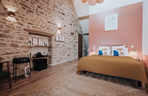 Change House | Newly renovated room with dream view on the Burgundy vineyard