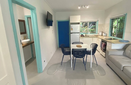 Yorkeys Knob Apartment | newly renovated studio near the beach in a small complex , great location
