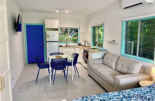 Yorkeys Knob Apartment | newly renovated studio near the beach in a small complex , great location