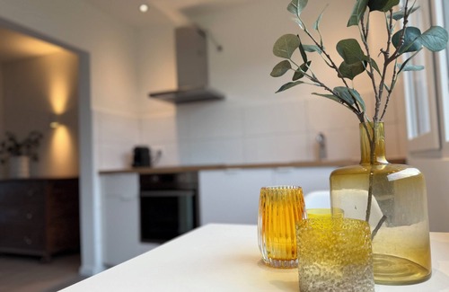 Haan House | Newly renovated semi-detached house with garage and garden