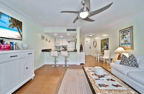 Captiva Condo | Newly Renovated South Seas Villa with Pool