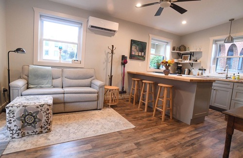 Lexington Apartment | Newly renovated studio Apartment in Downtown Lexington. 5 min walk to W&L or VMI