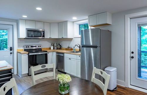 West Jefferson Cottage | Newly renovated cottage, 5 min walk to town, dogs OK, fire pit, hot tub, wi-fi