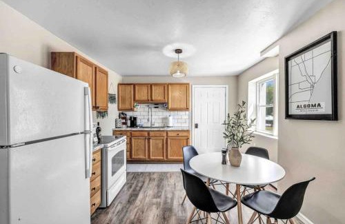 Algoma Apartment | Newly Renovated, Walking Distance To Everything!