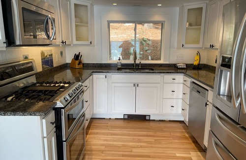 Jefferson Cottage | Newly Renovated Waterfront House on Lake Damariscotta; Great for Fall Festivals!