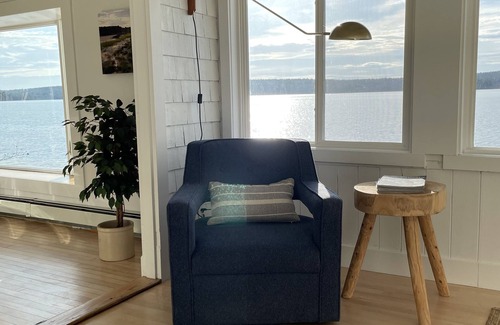 Jefferson Cottage | Newly Renovated Waterfront House on Lake Damariscotta; Great for Fall Festivals!