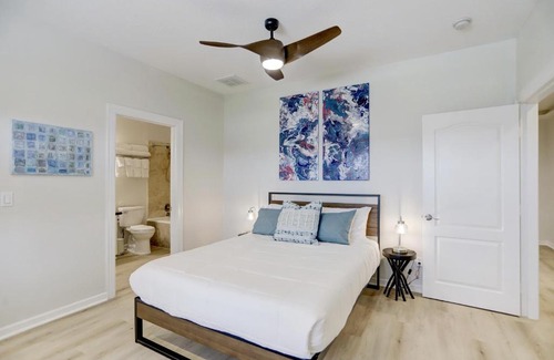 Seven Coves Apartment | Newly Renovated Waterfront Condo With Sunset Views