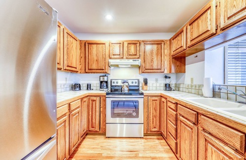 Warm Springs Condo | Newly-updated dog-friendly condo w/wood fireplace- walk to Warm Springs Lifts