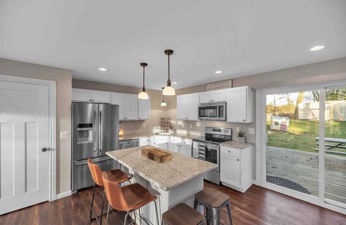 Brighton House | Newly Updated House with California King Bed!