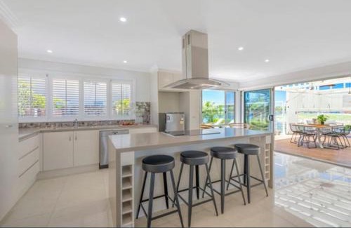 Port Macquarie House | Newport Island Resort