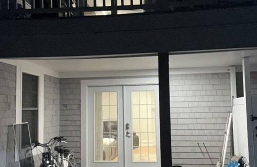 Bellevue Avenue Historic District Apartment | Newport Nest 1-bedroom apartment with AC, WiFi in charming Newport
