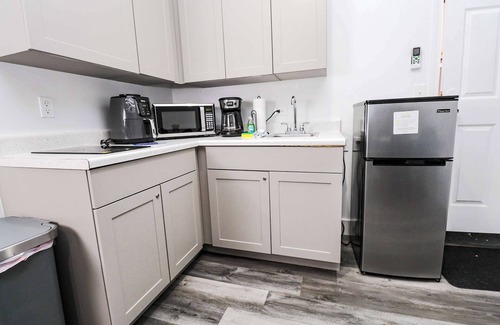 Orlando Apartment | *NewRenovatedAPT*KINGbed*PetsOk+Priv Entry
