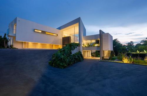 Pereira Villa | Next Level Luxury Pereira House Pool and Cinema with a Built Area of 850 m2 on a 3600 m2 Lot