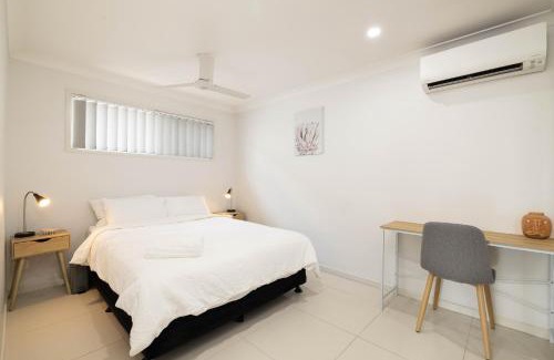 Rocklea Apartment | Next to a Disk Golf Course! Shops! AirCon! 139AF1