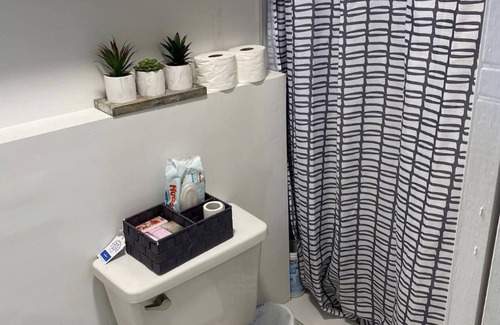 Westgate Apartment | Next to Airport & Downtown