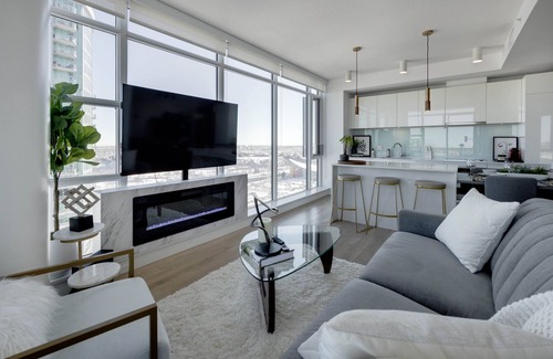 East Village Condo | Next to Bmo/saddledome Downtown Calgary 2 bedroom Penthouse style condo sleep 6