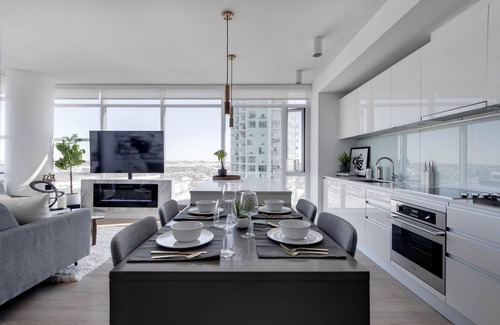East Village Condo | Next to Bmo/saddledome Downtown Calgary 2 bedroom Penthouse style condo sleep 6