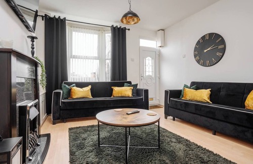 Anfield House | Next to LFC | W/M | Desk Space | City Links