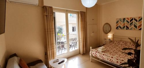Dafni-Ymittos Apartment | Next to Metro! Bright Apartment with Fully Equipped Kitchen