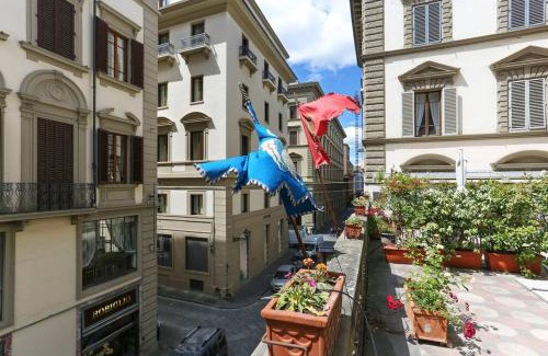 Duomo Apartment | Next to the Duomo of Florence, Raffaello, with Private Patio