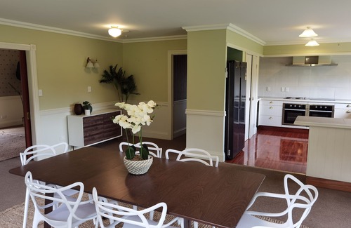 Tamahere House | next to the Hamilton Airport in beautiful country setting