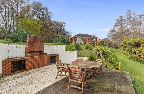 Tamahere House | next to the Hamilton Airport in beautiful country setting
