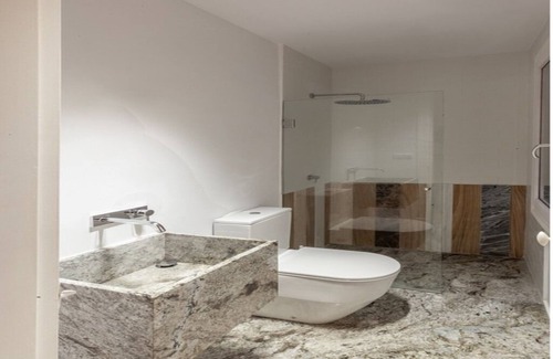 San Francisco Apartment | Next to the old town