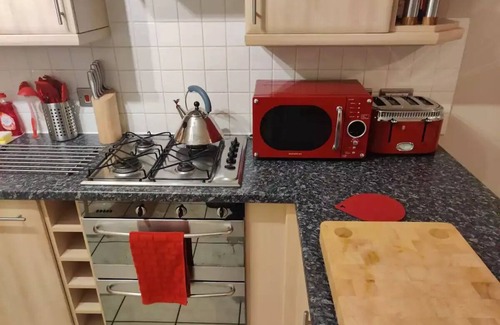 New Town Apartment | Next to the Palace and Royal Mile with parking