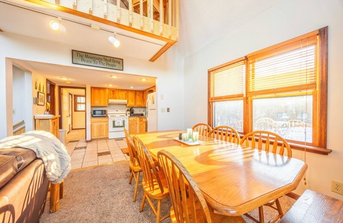 Northface House | NF46- Timberline Retreat! Sleeps 5 couples! Pets Ok!