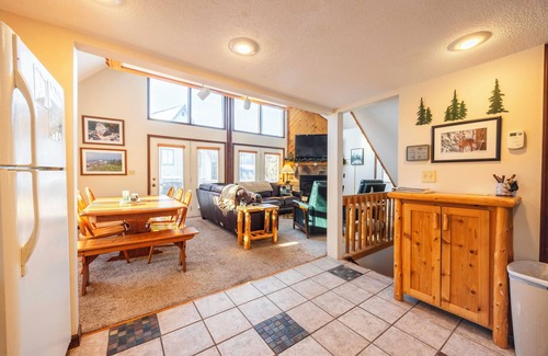 Northface House | NF46- Timberline Retreat! Sleeps 5 couples! Pets Ok!