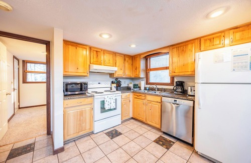 Northface House | NF46- Timberline Retreat! Sleeps 5 couples! Pets Ok!
